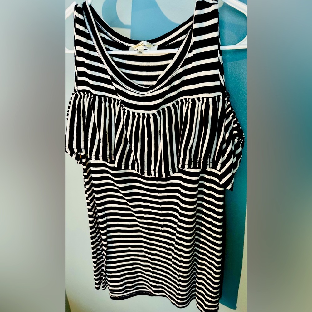 Andrea By Unit  Women’s Blouse tank, navy and white in color, medium sleevless